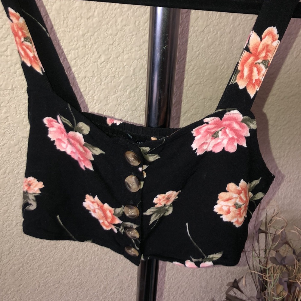 American Eagle Crop Flower Black Top - Picture 3 of 8